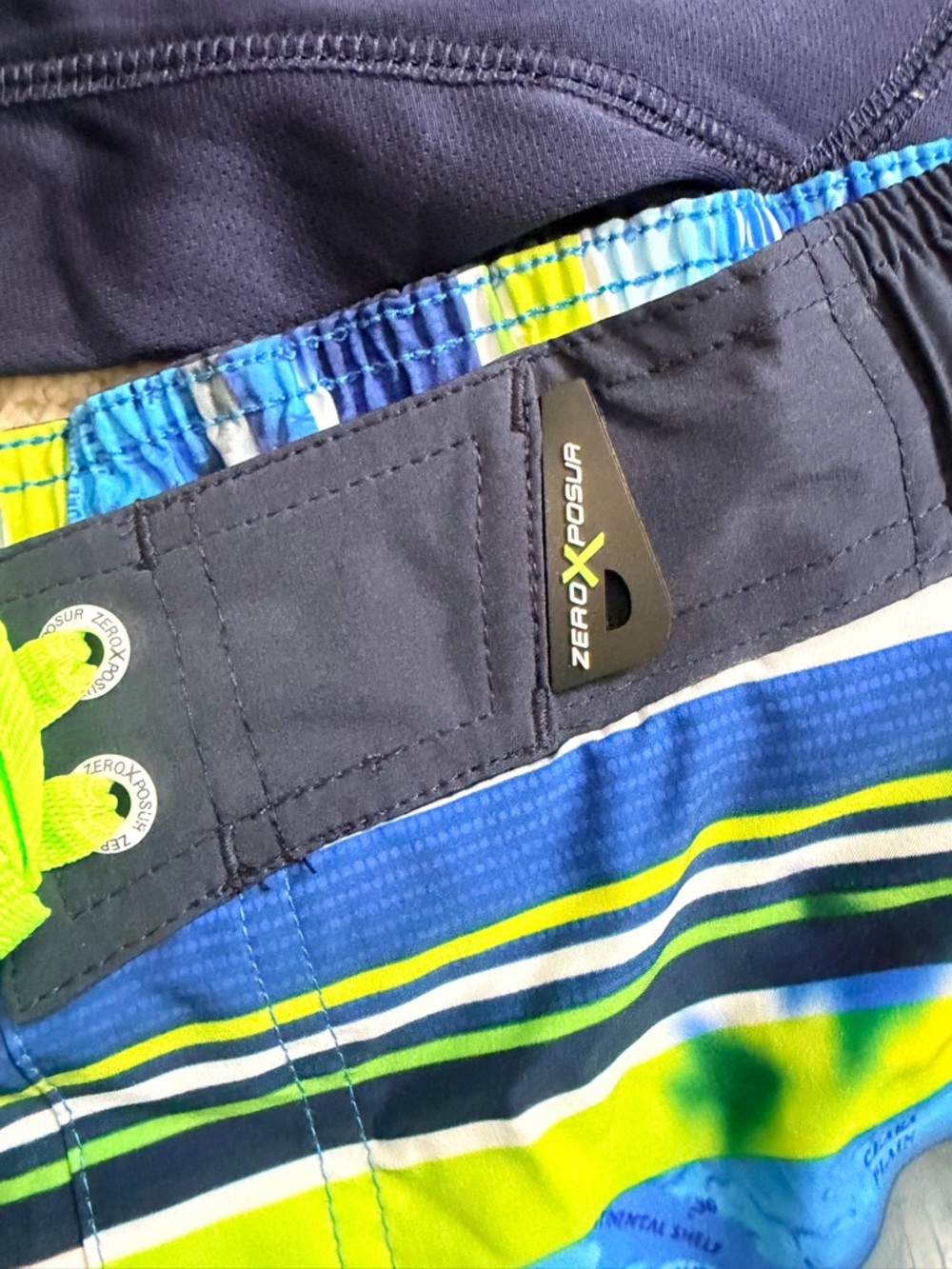 ZeroXposur Navy Rash Guard with Blue & Green Shark Swim Shorts 18-20 - Picture 4 of 11